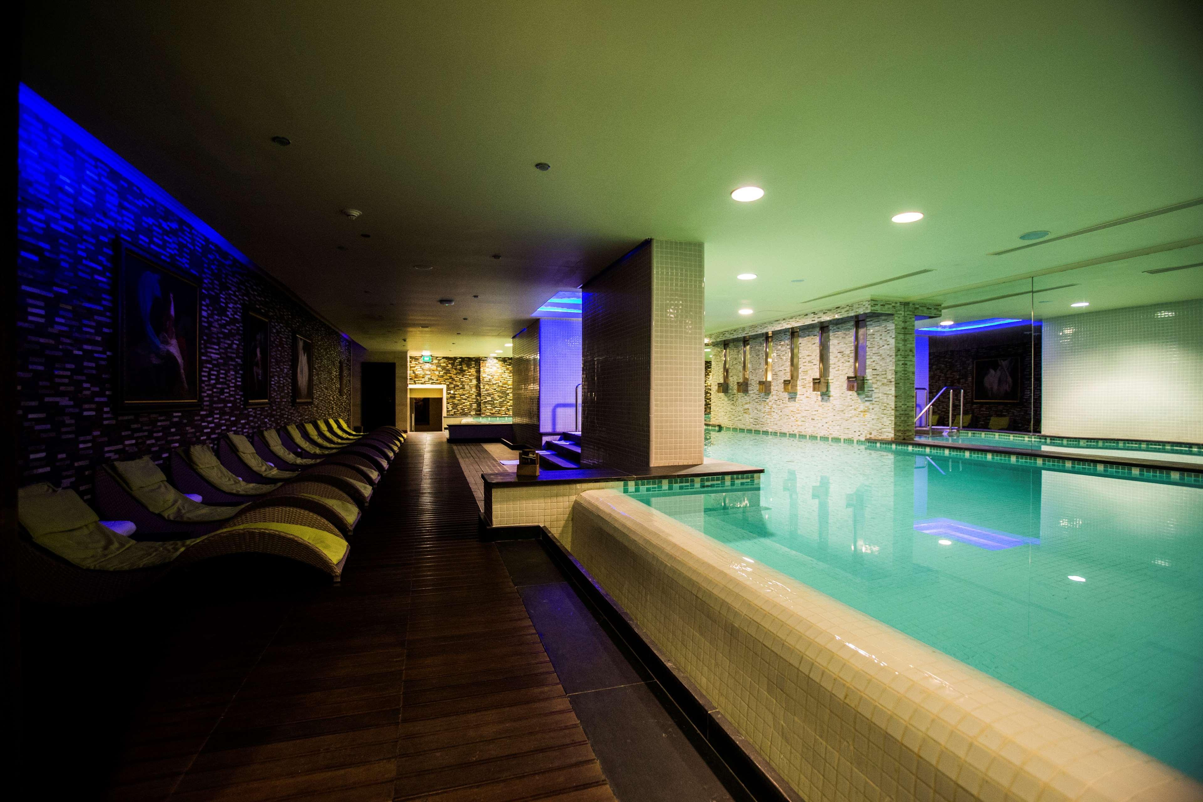 开罗凯宾斯基御美心皇宫酒店 外观 照片 The swimming pool at the hotel
