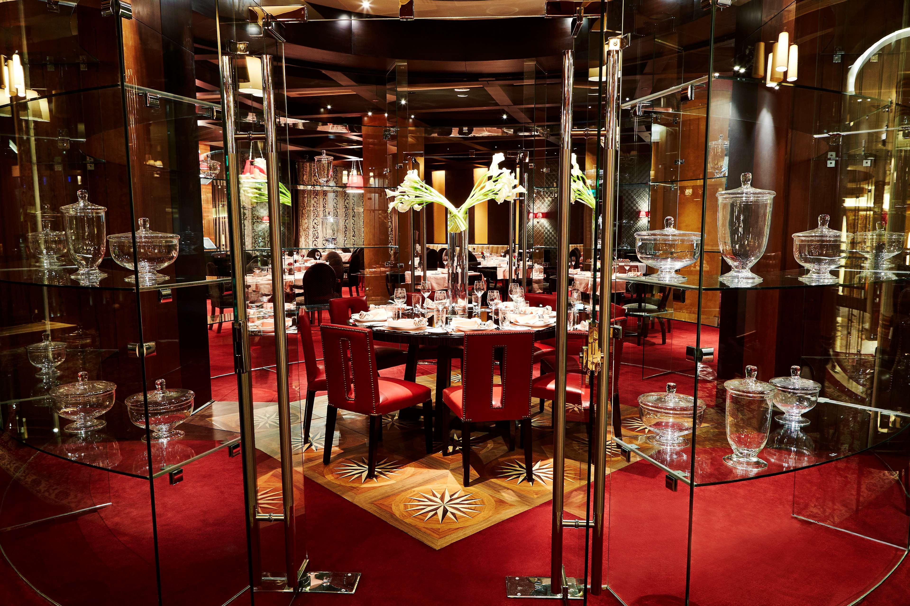 开罗凯宾斯基御美心皇宫酒店 外观 照片 The interior of the Baccarat Hotel